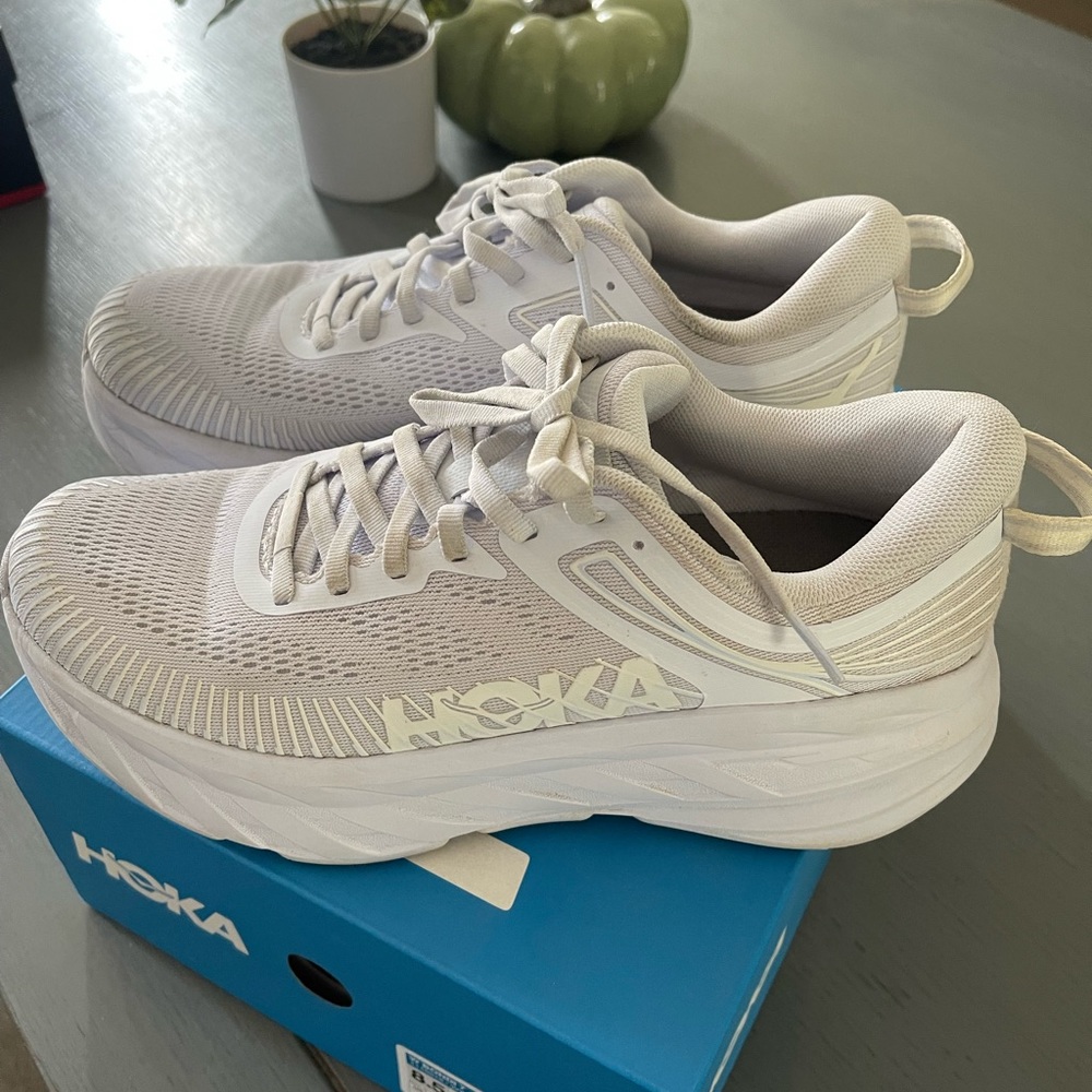 White HOKA women’s bondi 7